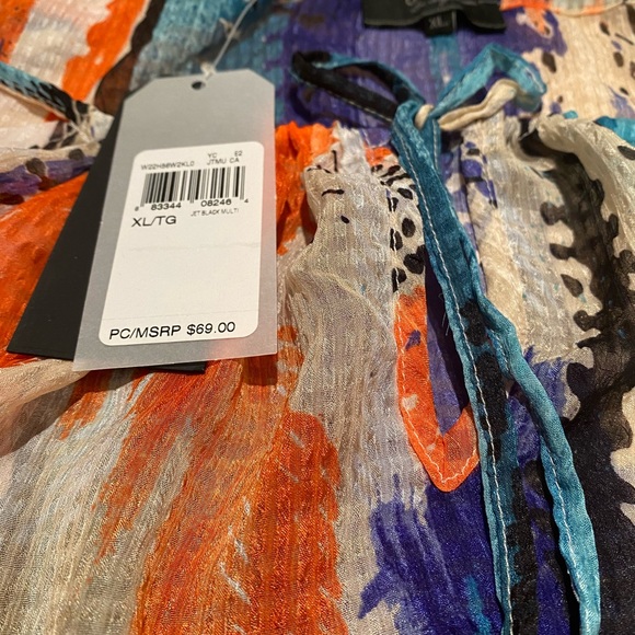 NWT Guess blouse in size XL - Picture 3 of 6